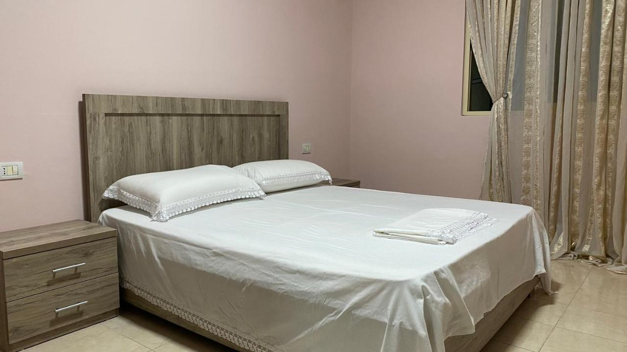 Ona'S Apartments Lushnje ภายนอก รูปภาพ