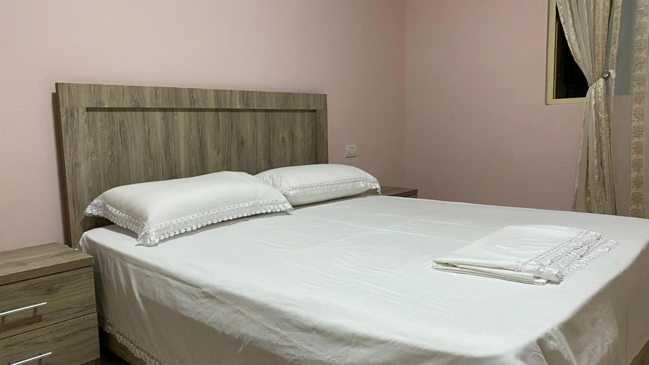 Ona'S Apartments Lushnje ภายนอก รูปภาพ